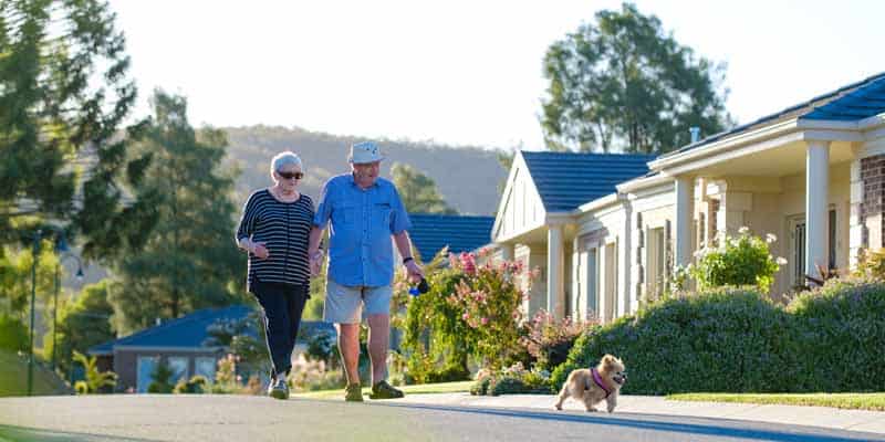 Hume Retiremet Resort Walking the dog